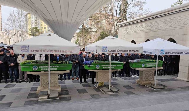 Kızı tarafından bıçaklanarak ölen anne toprağa verildi