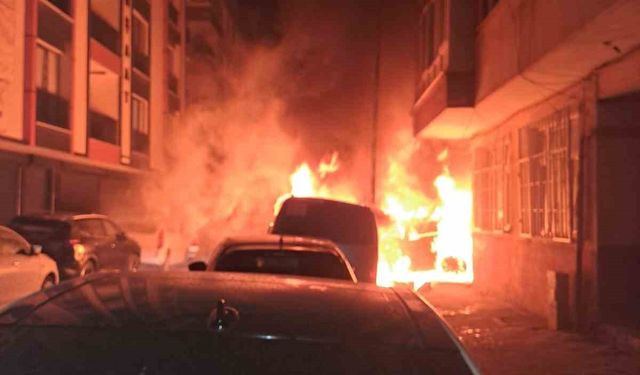 Bahçelievler’de 5 araç küle döndü