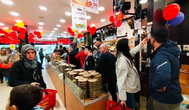 Bayram hazırlıklarında kuruyemişçilere yoğun ilgi
