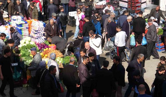 Van'da bayram alışverişi hareketlendi: Çarşı ve pazarlarda yoğunluk