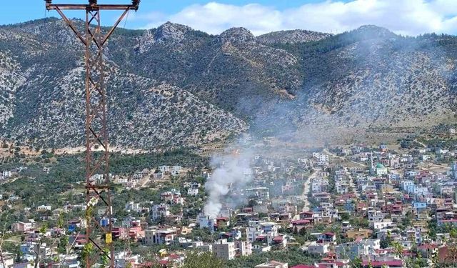 Kozan’da iki ev yanıp kullanılamaz oldu