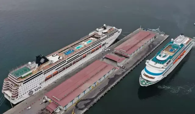 İzmir Limanı'nda turist yoğunluğu