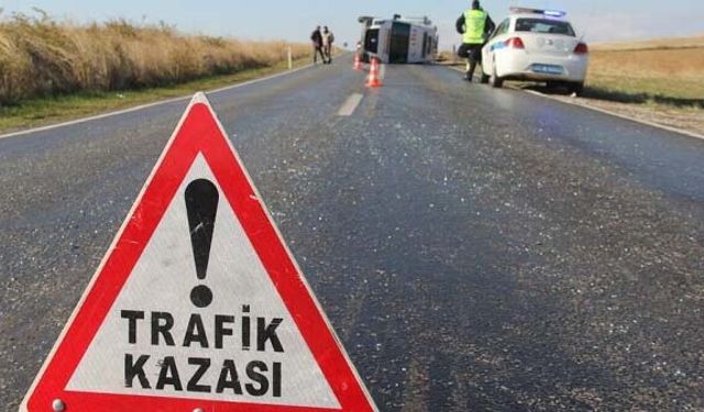 Aracına arkadan çarpan sürücüye şok hareket!