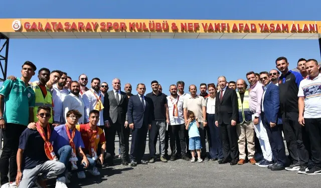 Sarı-Kırmızılı kulüpten depremzedelere moral ziyareti