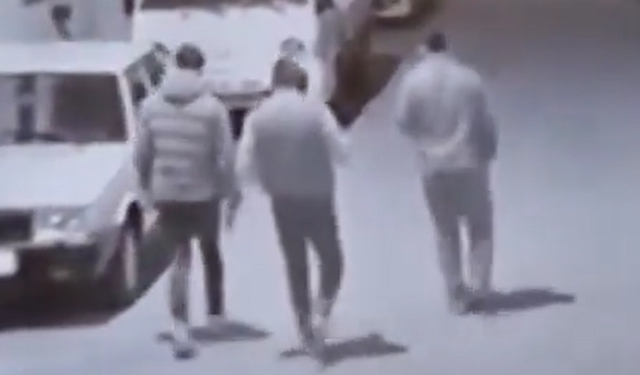 Gezintiye çıkan kişi evine dönerken kamyonet çaldı