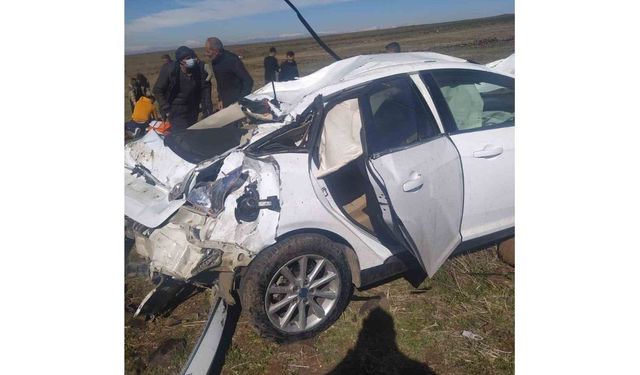 Şanlıurfa’da otomobil şarampole devrildi