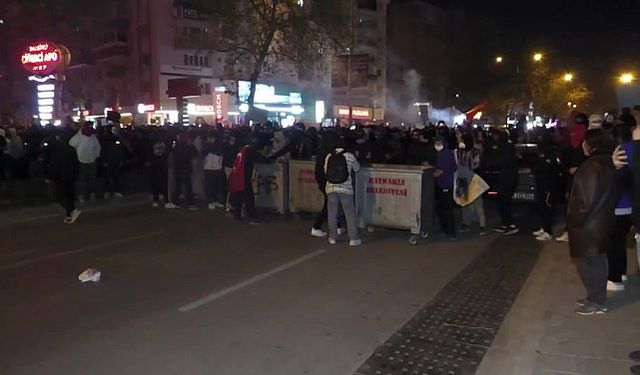 İzmir’de İmamoğlu gösterilerine polis müdahalesi!