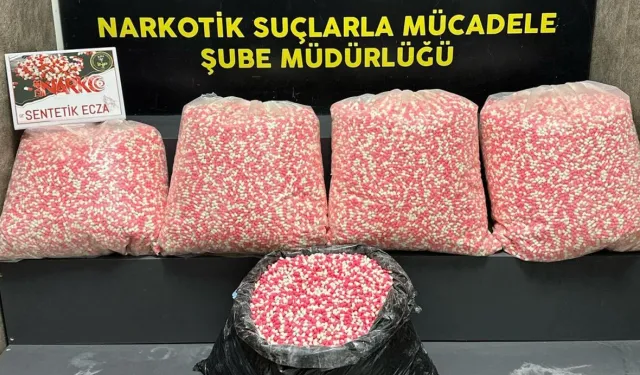 İzmir'de yasaklı madde operasyonu: 160 bin 940 sentetik ecza ele geçirildi