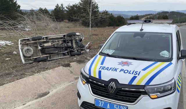 Kastamonu’da bir minibüs devrildi