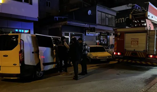Genç kadın evinde elektrik kablosuyla asılı halde ölü bulundu