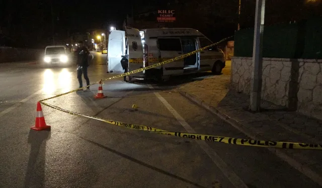 Takside silahlı saldırıya uğrayan şahıs yola atıldı