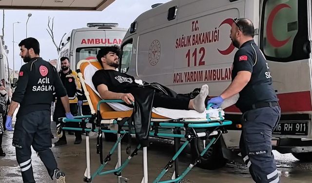 Kamyonet kontrolden çıktı: 1 yaralı