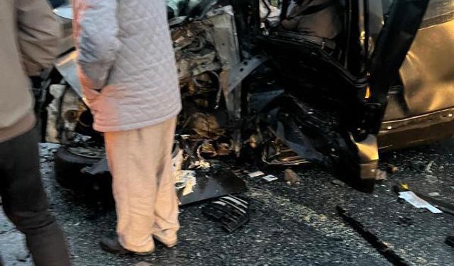 Arnavutköy’de iki otomobil çarpıştı
