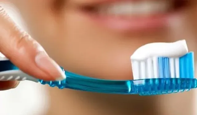 Diş sağlığı için sadece diş fırçalamak yeterli mi? Diş hekimi Fuat Bakır anlattı