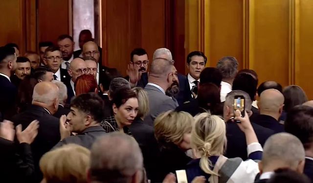 İYİ Parti grup toplantısı... Müsavat Dervişoğlu'ndan Bahçeli'ye: "Bunların pişirdiğin aşın malzemesi zehirdir zehir, su katsalar ne katmasalar ne!"