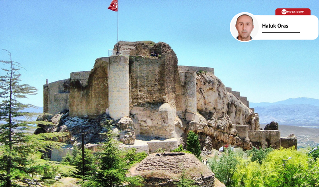 Harput Kalesi tarihe ışık tutuyor: Ziyaretçi akını devam ediyor