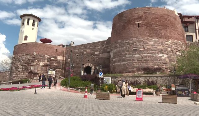 Ankara Büyükşehir Belediyesi, Ankara Kalesi’nde başlattığı restorasyon çalışmalarını tamamladı