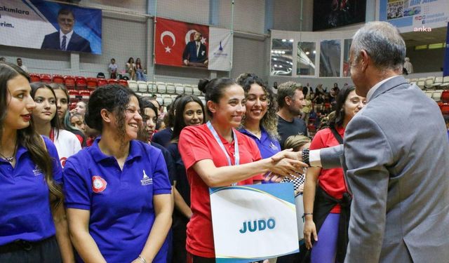 Celal Atik Spor Salonu’nda gençlik buluşması