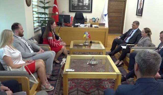 İzmir Büyükşehir Belediye Başkanı Tugay Almanya, Finlandiya ve Ukrayna heyetleriyle görüştü