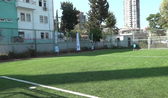 Yenişehir Belediyesi, 50. Yıl Mahallesi’nde yapımı tamamlanan halı sahayı hizmete açtı