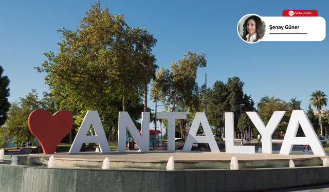Antalya’da turistlerin gözdesi: Rehber Tekin Bulanık