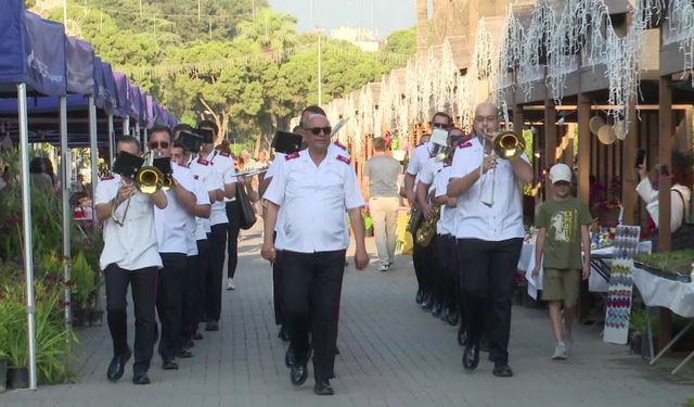 1. İzmir Balkon ve Bahçe Bitkileri Festivali başladı