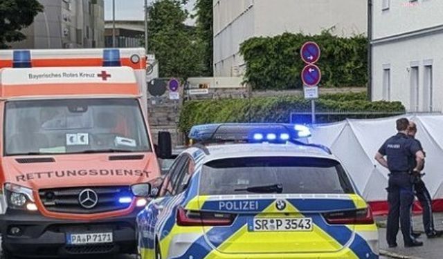 Almanya'nın Passau kentinde bir aracın çarpması sonucu 5 kişi  yaralandı