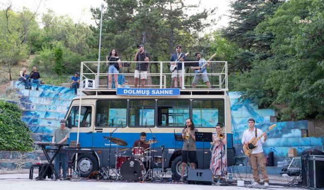 Ankara’nın ikonik dolmuşu Magirus sahne oldu: Park park geziyor
