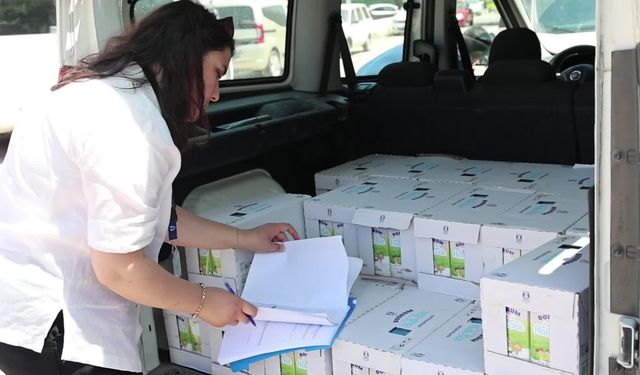 Bodrum Belediyesi'nin Halk Süt desteği, Akçaalan Mahallesi’nde devam ediyor 
