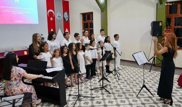 Burhaniye Belediyesi Gençlik Merkezi müzik sınıfı öğrencilerinden yıl sonu konseri