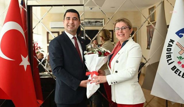 Kadirli Belediye binasına yönelik taşlı saldırı... CHP Kadın Kolları Genel Başkanı Asu Kaya: “Bu saldırı demokrasiye yönelmiş açık bir tehdittir” 