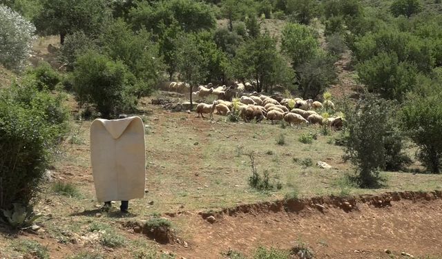 Malatya’nın Yeşilyurt ilçesine bağlı Babacan Mahallesi’nde besiciler zor şartlardan yakınıyor... İrfan Babacan: "Yol yok, su yok, elektrik yok"