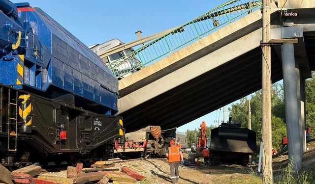 Rusya'nın Ukrayna sınırındaki bölgede iki köprü çöktü, trenler devrildi: 7 ölü, çok sayıda yaralı var 