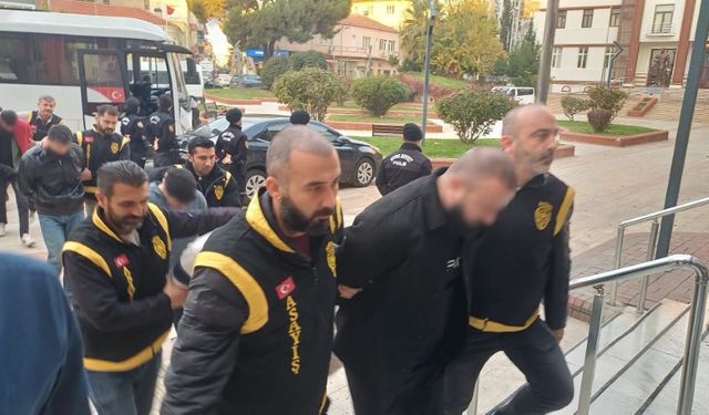 Lüks araçlar için ön ödeme vaadiyle vatandaşları dolandırdılar