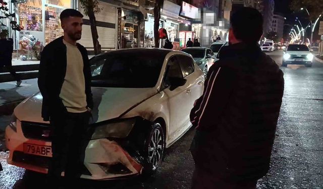 Seyir halindeki otomobil alev aldı