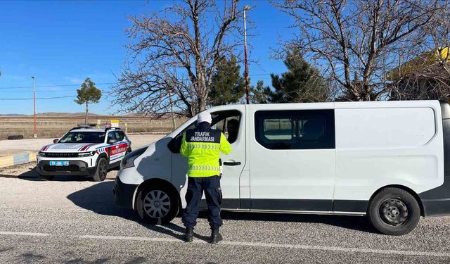 Burdur'da jandarmadan trafik denetimi: 502 araç ve sürücüsüne para cezası