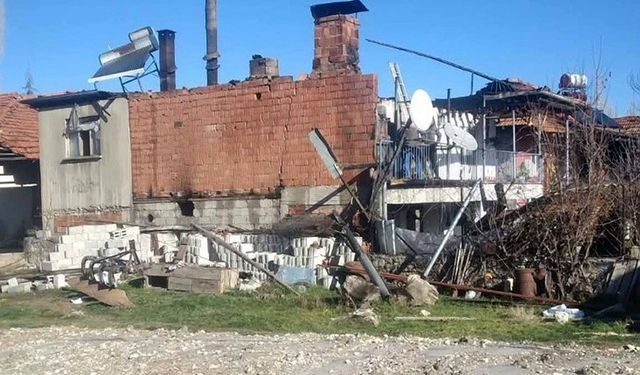 Burdur'da kalorifer kazanın patladı, ev kullanılmaz hale geldi