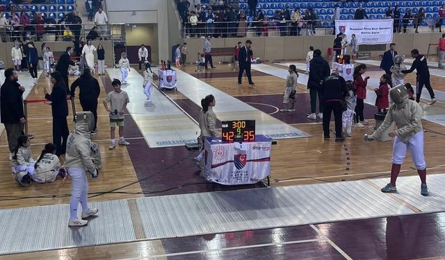 Eskişehir'de Eskrim Kılıç Türkiye Kupası heyecanı yaşandı