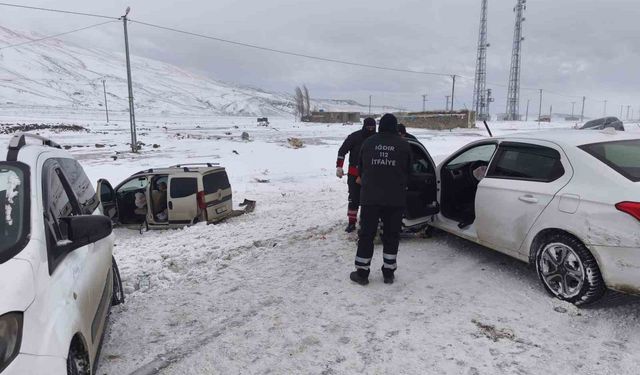 Iğdır-Doğubayazıt yolunda zincirleme kaza: 3 yaralı