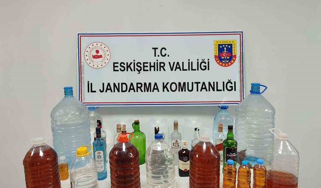 Jandarma satışa hazırlanan 78 litre kaçak alkolü ele geçirdi, 1 kişi yakalandı
