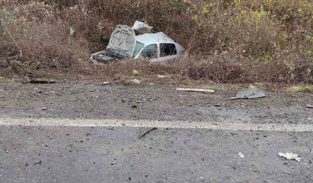 Karşı şeride geçen otomobil ticari araçla çarpıştı: 1 yaralı