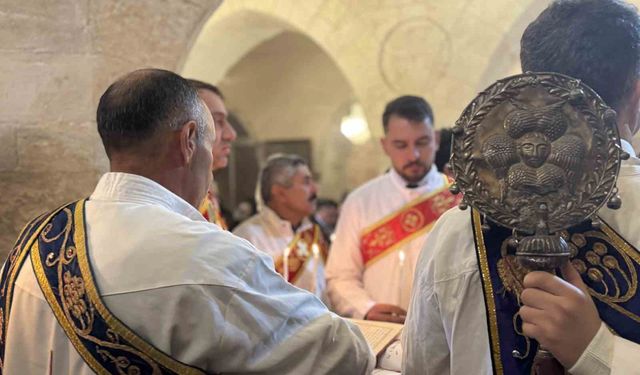 Mardin'de Süryani Hristiyanlar Noel'i Kırklar Kilisesi'nde ayinle karşıladı