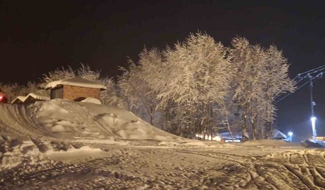 Rize'de beklenen kar yağışı başladı