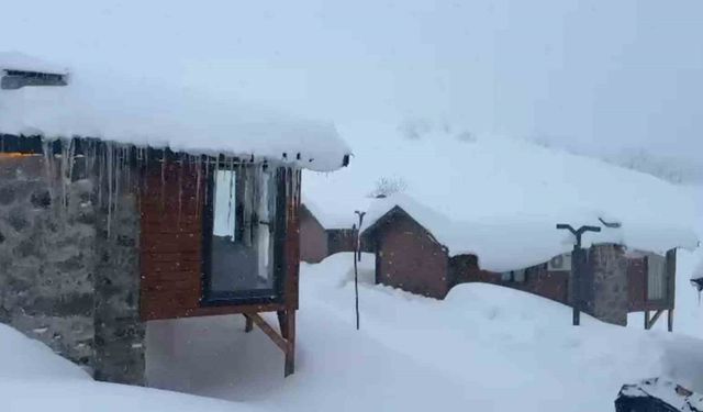 Rize'de yüksek tepeler beyaza büründü