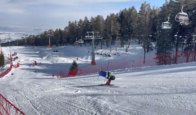 Sarıkamış'ta 'Uluslararası FIS Sarıkamış CUP' heyecanı sürüyor