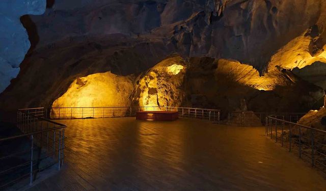 350 milyon yıllık Gökgöl Mağarası'na ziyaretçi rekoru