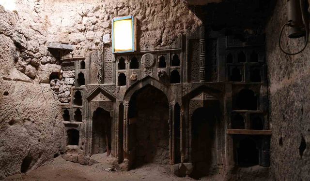 Alan Başkanı Aslanbay, Eretna Beyliği'ne ait olduğu değerlendirilen tarihi ibadethaneyi inceledi