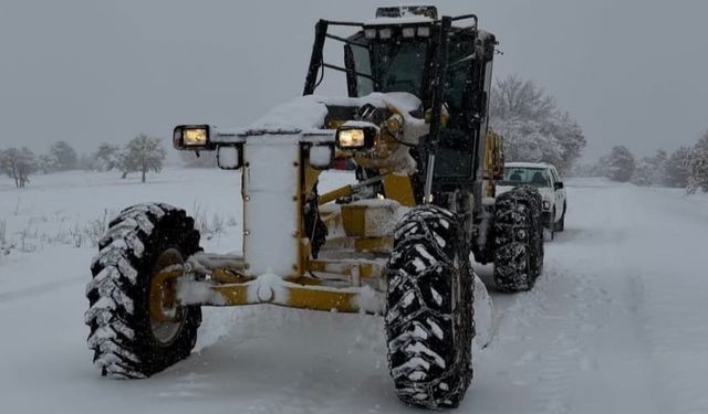 Amasya'da kardan kapalı köy yolu kalmadı: 180 köy yolu ulaşıma açıldı