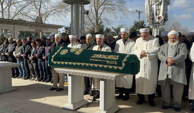 Annesinin cenazesinde ağabeyi tarafından öldürülen kardeş son yolculuğuna uğurlandı