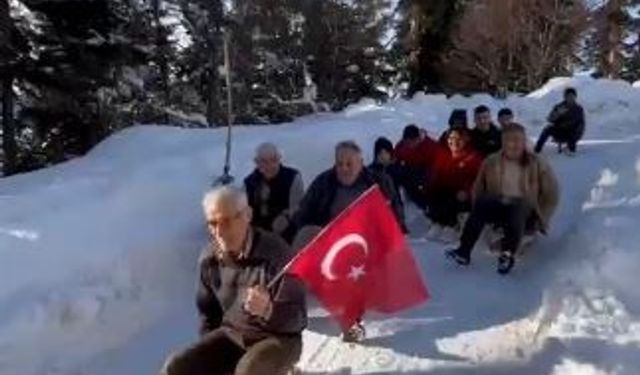 Artvin'de 7'den 70'e kızak keyfi